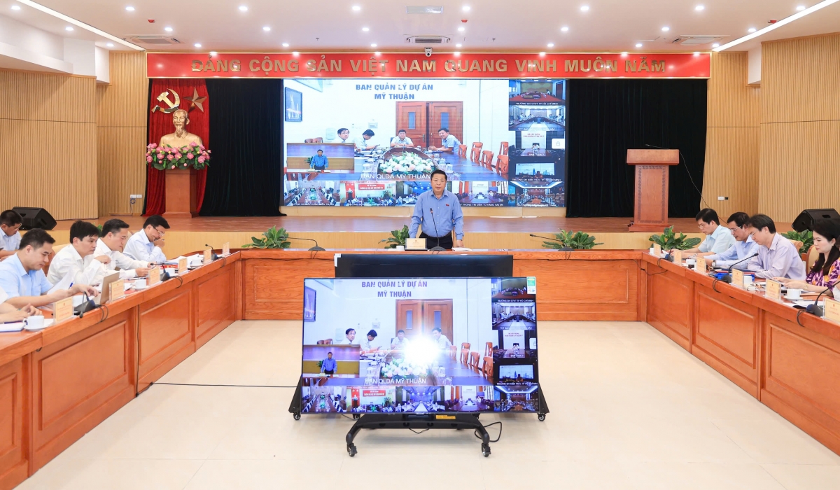 Bộ trưởng Bộ Xây dựng Trần Hồng Minh phát biểu chỉ đạo tại hội nghị