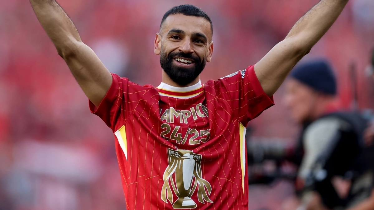 5. Mohamed Salah (Liverpool)
Thành tích mùa giải 2024/2025 |  36 bàn, 24 kiến tạo. Vô địch Premier League. Salah gia hạn hợp đồng và tái hiện phong độ đỉnh cao giúp Liverpool lên ngôi Ngoại hạng Anh 2024/2025. Tuy nhiên, thất bại tại Champions League và League Cup khiến hy vọng giành Quả bóng Vàng của anh suy giảm.