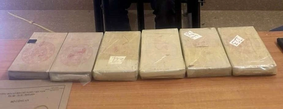 6 bánh heroin tang vật thu giữ của đối tượng Thào A Sính