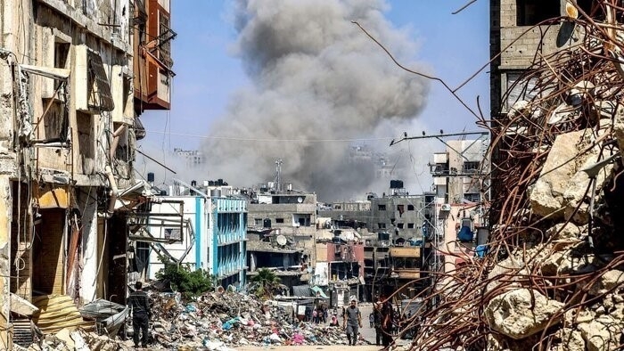 Hiện trường một cuộc không kích của Israel vào Dải Gaza. Ảnh: IRNA