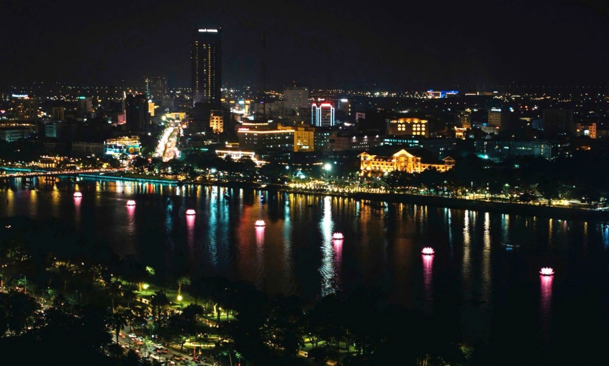 7 đóa sen trên sông Hương