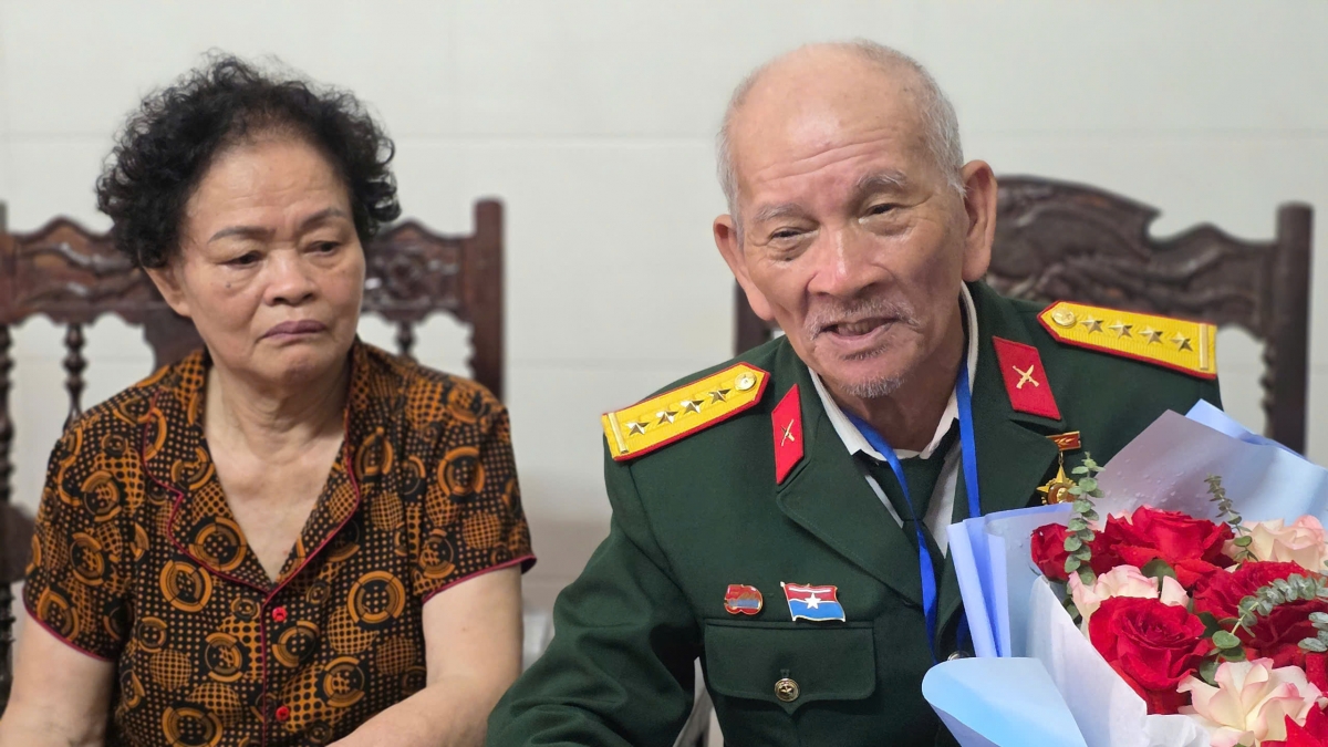 Ông Thanh rất vui khi đã hoàn thành trọn vẹn một chặng "hành quân" dài của cuộc đời. Ảnh: Bá Thăng