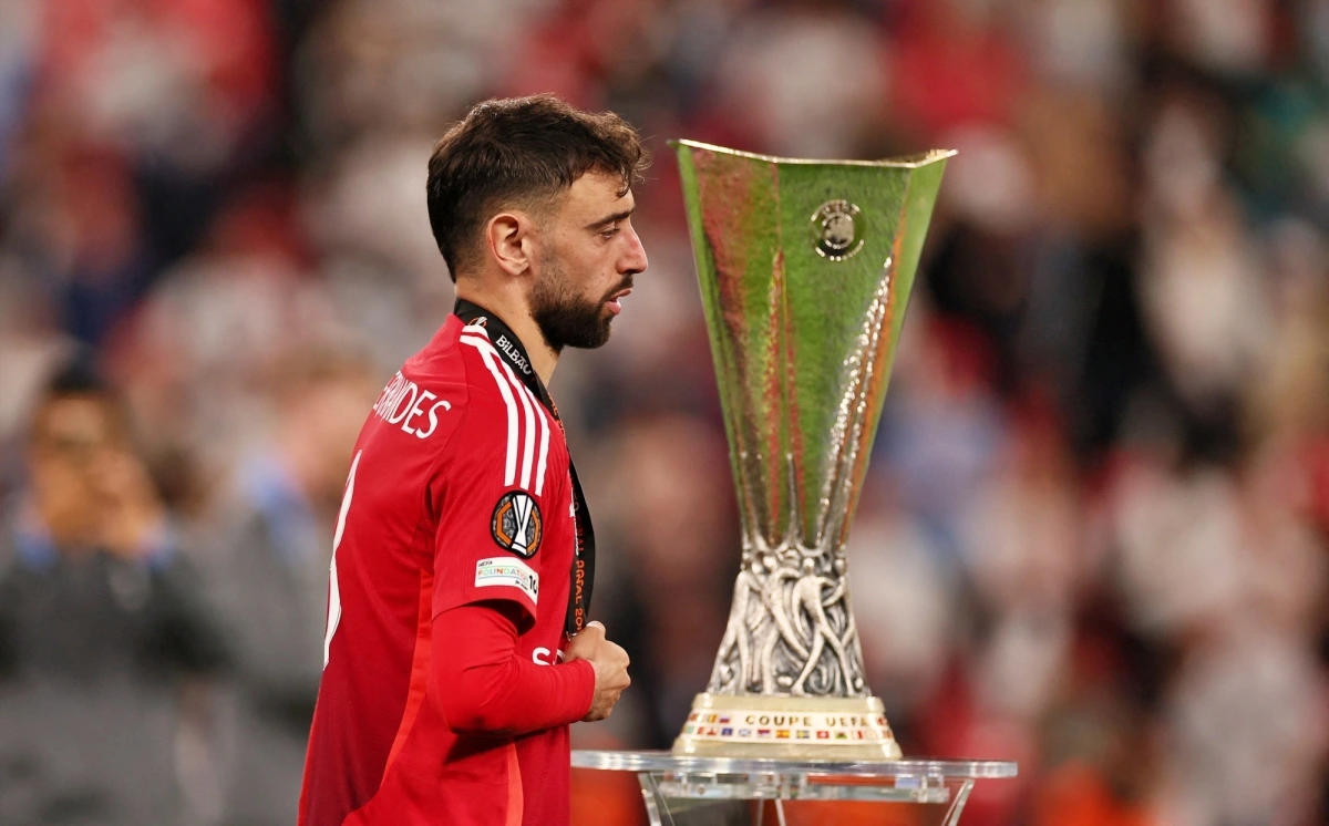 Đội trưởng Bruno Fernandes có lần thứ hai liên tiếp phải nếm mùi thất bại ở trận chung kết Cúp C2 châu Âu trong màu áo đội chủ sân Old Trafford.