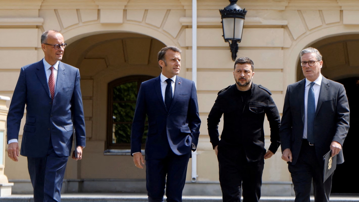 Các nhà lãnh đạo Pháp, Anh, Đức cùng ông Zelensky (Ảnh: Reuters)