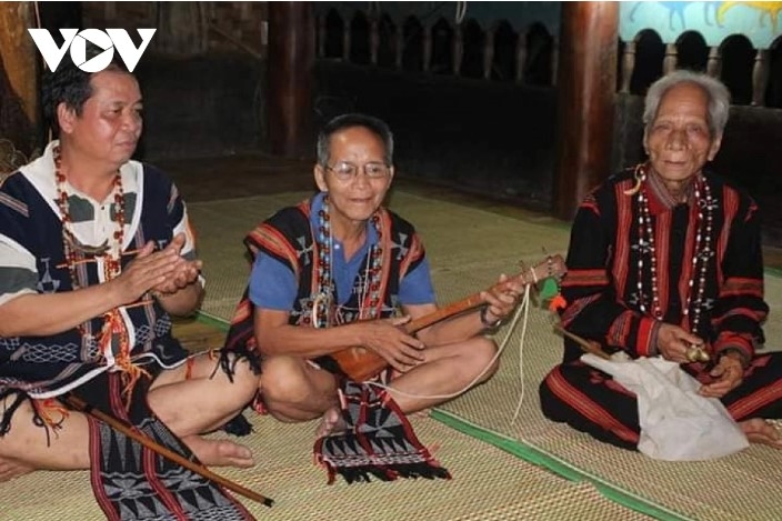 Co Tu people gather to practice "speak ly-sing ly".