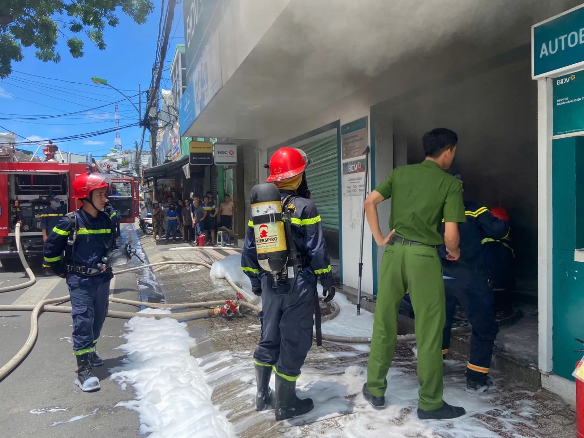 Đám cháy tại phòng giao dịch đã được khống chế kịp thời