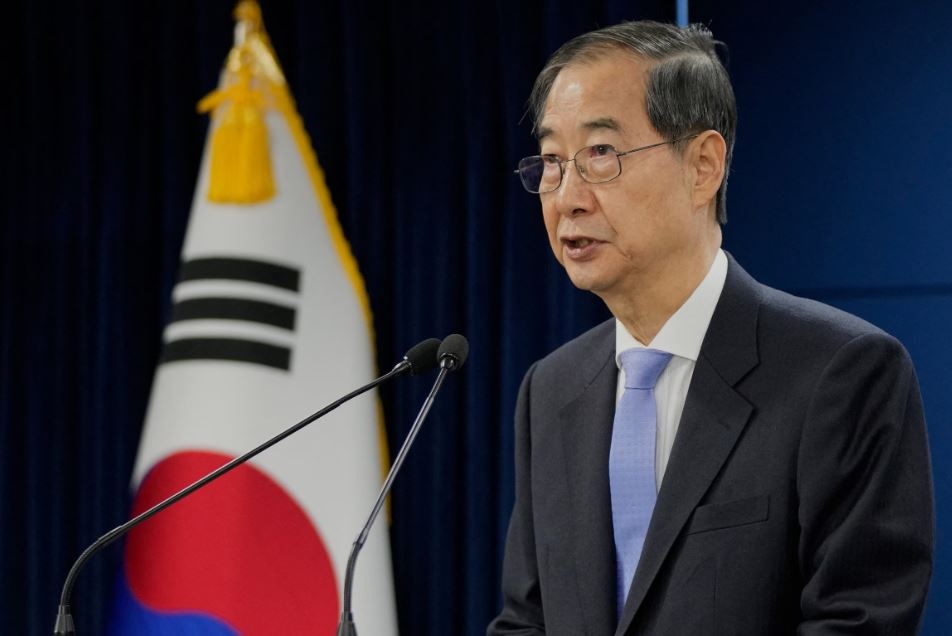 Quyền Tổng thống Hàn Quốc Han Duck-soo. Ảnh: Reuters