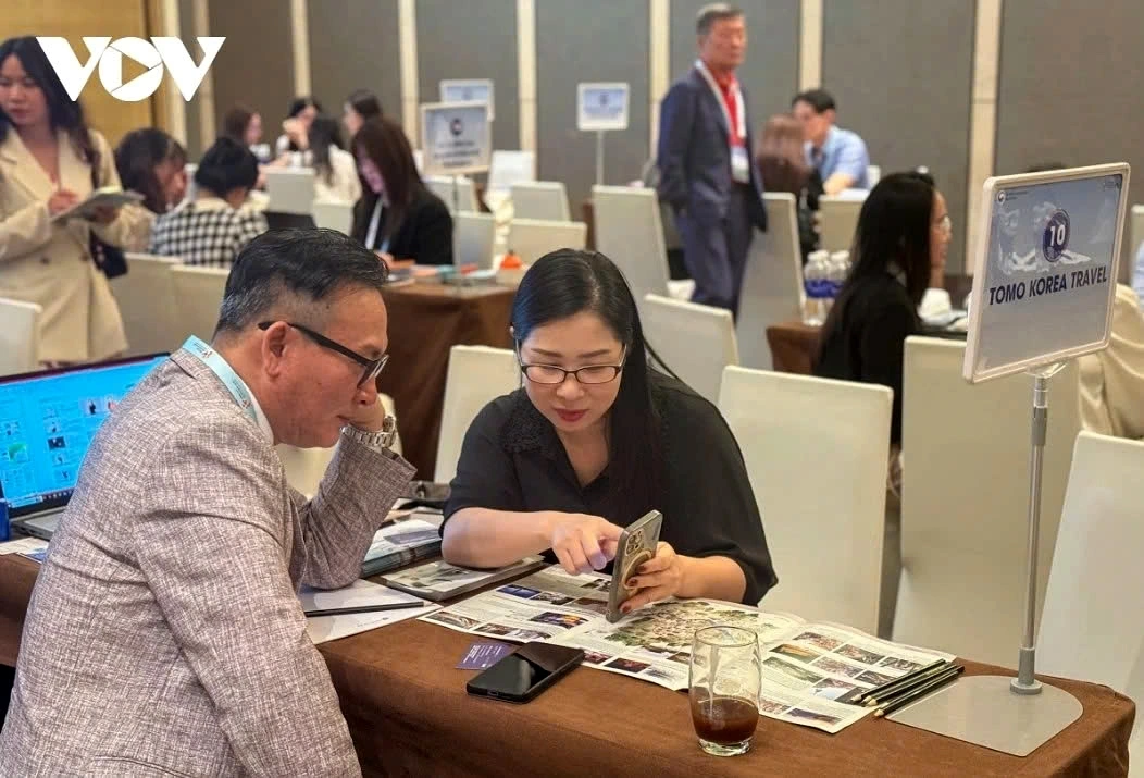 Vietnam and Korean travel agencies have exchanges as part of the Korea Travel Mart 2025 held in Hanoi on May 15