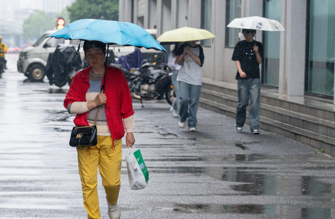 Mưa ở Vũ Hán, Hồ Bắc, miền Trung Trung Quốc ngày 15/5. Ảnh: VCG