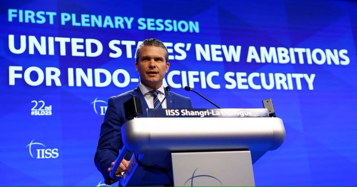 Bộ trưởng Quốc phòng Mỹ Pete Hegseth phát biểu tại Shangri-la (Ảnh: Reuters)