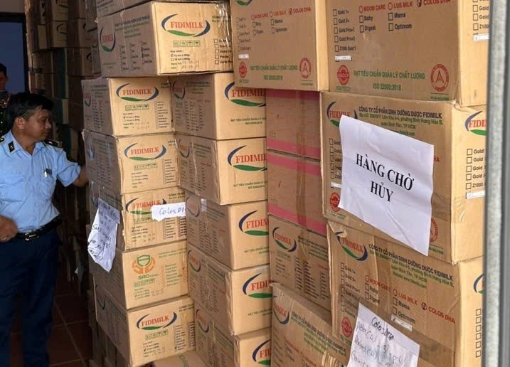 Quản lý thị trường kiểm tra và thu giữ, tiêu hủy nhiều thùng sữa giả
