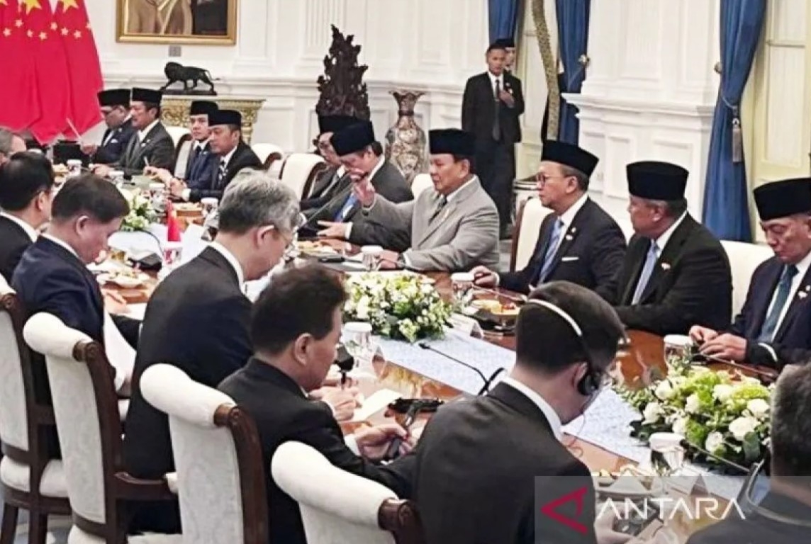 Tổng thống Prabowo Subianto tại cuộc gặp song phương với Thủ tướng Trung Quốc Lý Cường ở Jakarta. Ảnh: Antara