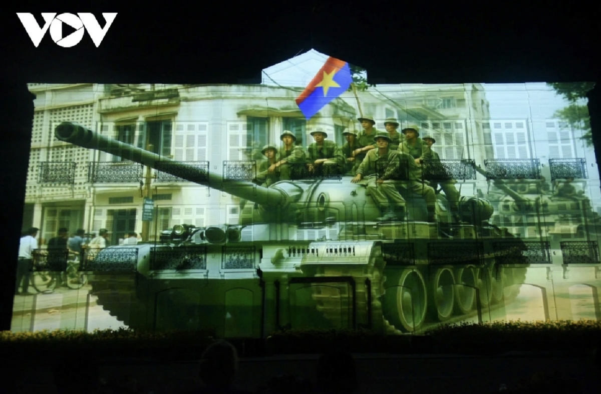 Meanwhile, the Da Nang City Museum is offering both local and international visitors a special big-screen performance featuring 3D mapping technology to celebrate the 50th anniversary of the country's Reunification Day on April 30 and the May Day holiday on May 1.