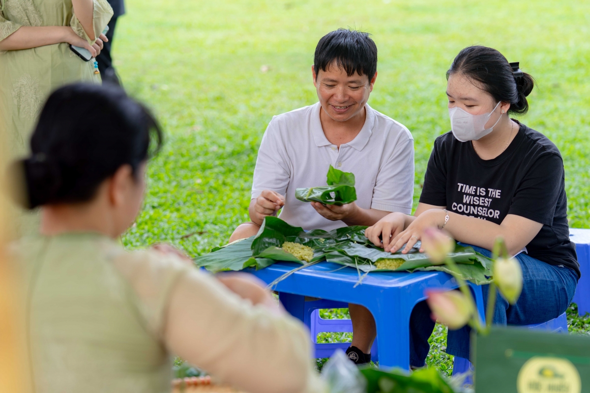 Khu ẩm thực thu hút sự chú ý của nhiều khách tham dự