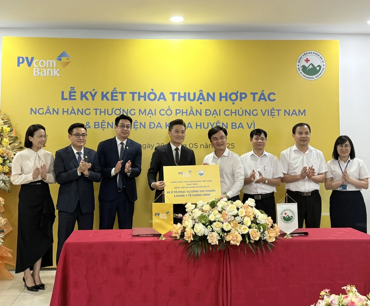 PVcomBank tài trợ xe ô tô phục vụ công tác chung và Kiosk y tế thông minh cho Bệnh viện