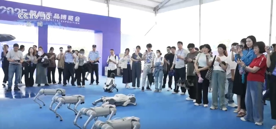 Trung Quốc sẽ thúc đẩy phát triển một loạt doanh nghiệp trong chuỗi công nghiệp dữ liệu, dự kiến đến năm 2030, quy mô ngành dữ liệu nước này sẽ đạt 7.500 tỷ NDT. Ảnh minh họa