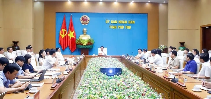 UBND tỉnh Phú Thọ họp bàn phương án bố trí nhà ở lưu trú cho cán bộ, công chức, viên chức và người lao động sau sáp nhập tỉnh. Ảnh Cổng TTĐT tỉnh Phú Thọ.