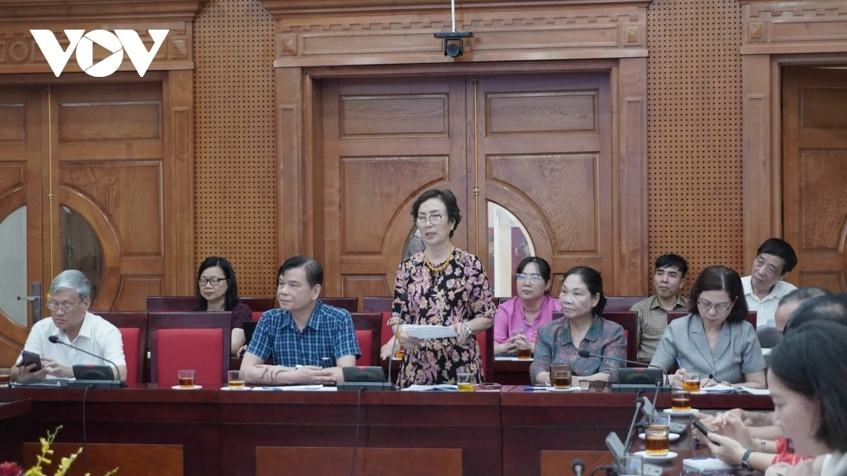 PGS.TS Bùi Thị An, Chủ tịch Hội Nữ trí thức Hà Nội góp ý vào dự thảo Nghị quyết sửa đổi, bổ sung một số điều của Hiến pháp 2013.