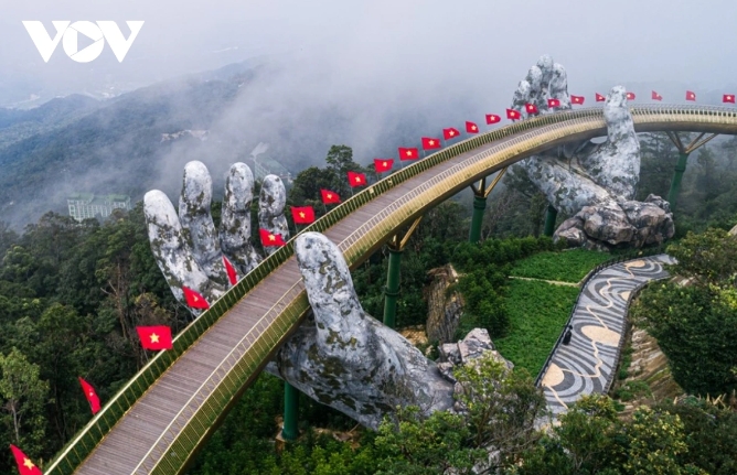 The Golden Bridge in Ba Ha Hills is listed among the most iconic bridges around the world