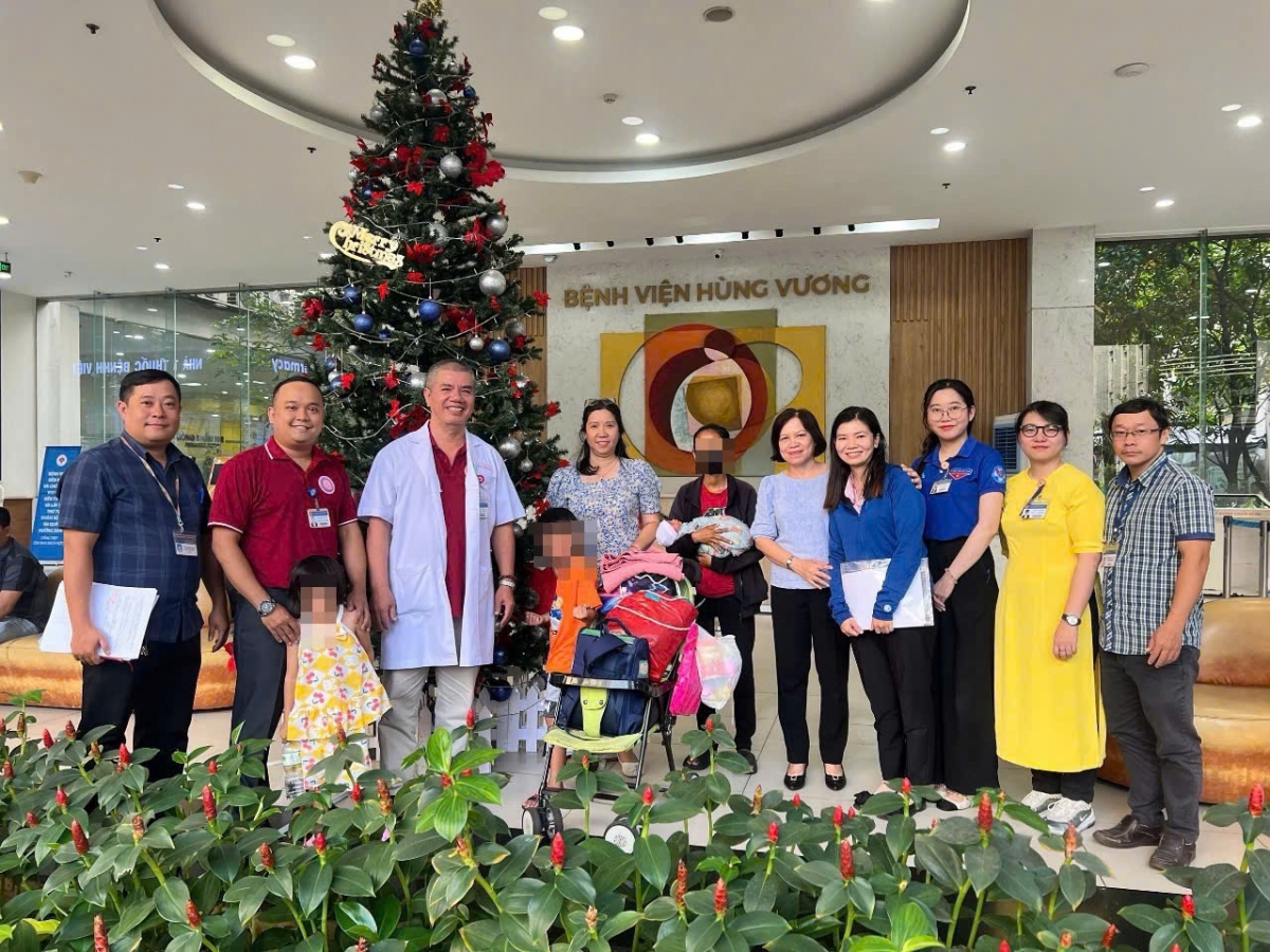 Tổ chức chuyến gửi cho trường hợp 4 mẹ con bị đuổi khỏi nhà sống lang thang được đơn vị Bồ Công Anh tiếp nhận hỗ trợ (Ảnh Bác sĩ cung cấp)