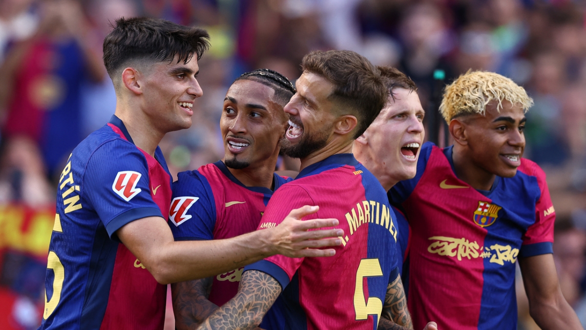 Barca đặt một tay vào cúp vô địch (Ảnh: Reuters)