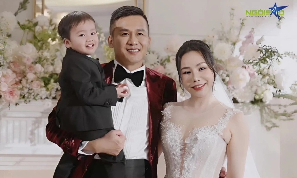 Sao Việt 18/5: Trong tiệc cưới của Hồ Quỳnh Hương và ông xã Hoàng Công Thành, một đoạn ghi âm giọng bé Táo nói 'Con yêu bố mẹ' được phát, khiến vợ chồng nghệ sĩ xúc động bật khóc.