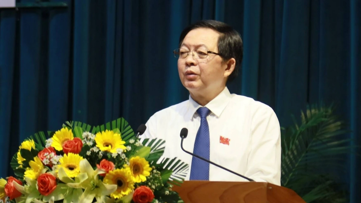 Ông Hồ Quốc Dũng, Bí thư Tỉnh ủy, Chủ tịch HĐND tỉnh Bình Định phát biểu tại kỳ họp