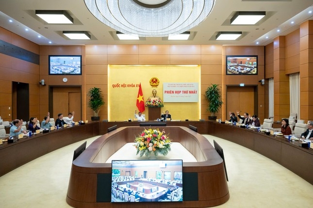 Chiều 5/5, Chủ tịch Quốc hội Trần Thanh Mẫn, Chủ tịch Ủy ban Dự thảo sửa đổi, bổ sung một số điều của Hiến pháp năm 2013 đã chủ trì phiên họp thứ Nhất của Ủy ban.