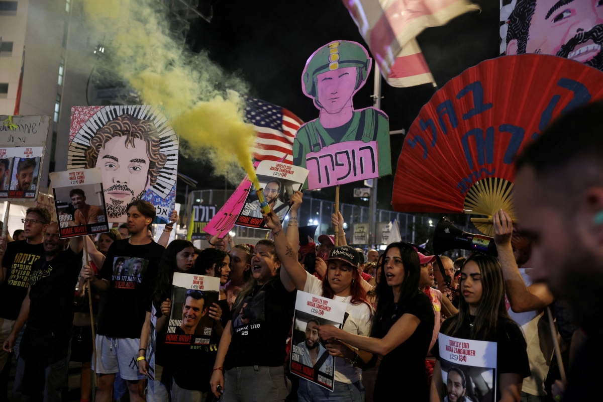 Người Israel tiếp tục biểu tình kêu gọi chấm dứt chiến tranh Gaza tại thủ đô Tel Aviv (Ảnh: Reuters)