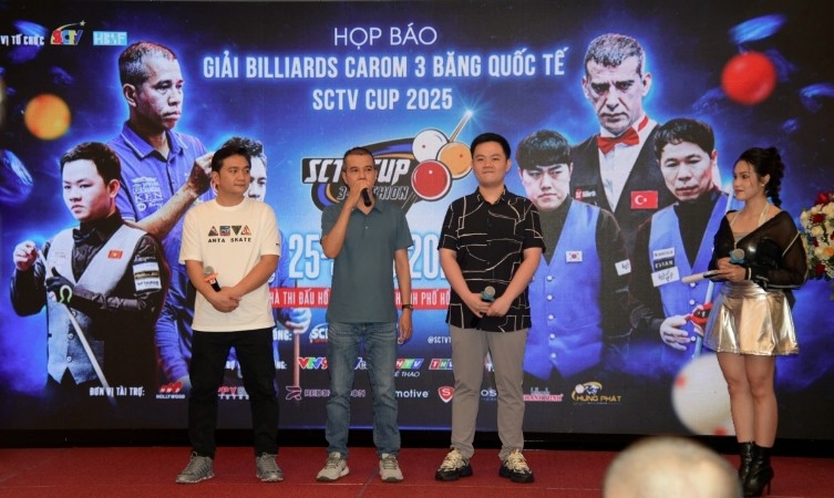 At the press conference, Tran Thanh Luc, Tran Quyet Chien, and Bao Phuong Vinh (left to right) confirm their participation in the tournament.