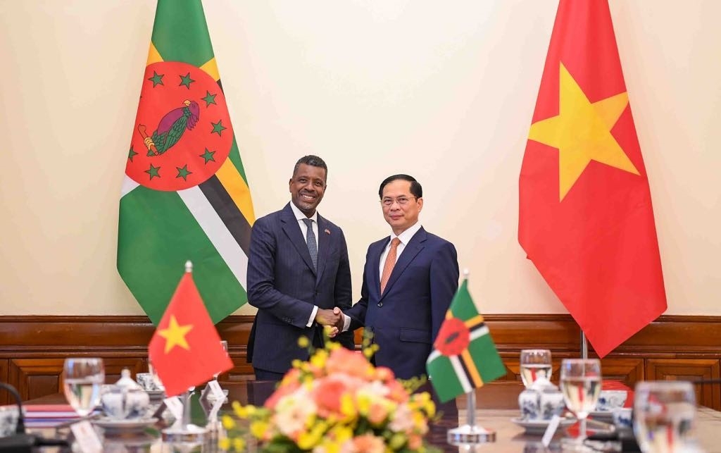 Phó Thủ tướng, Bộ trưởng Ngoại giao Bùi Thanh Sơn hoan nghênh và đánh giá cao ý nghĩa chuyến thăm thứ hai tới Việt Nam của Bộ trưởng Vince Henderson trong hơn 2 năm qua
