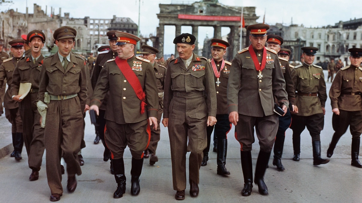 Thống chế Georgy Zhukov, Thống chế Bernard Montgomery và Thống chế Konstantin Rokossovsky của Liên Xô tại Berlin, ngày 12/6/1945. Ảnh: Getty