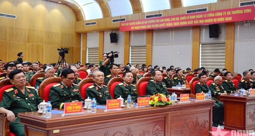 Các đại biểu dự buổi lễ
