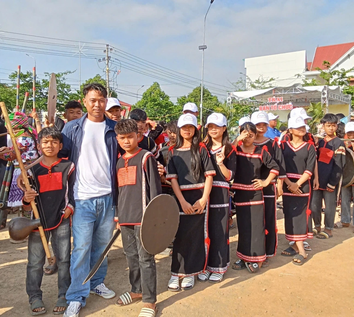 Các thiếu niên xã Čư̆ Pui tham gia ngày hội văn hóa huyện Krông Bông năm 2024.