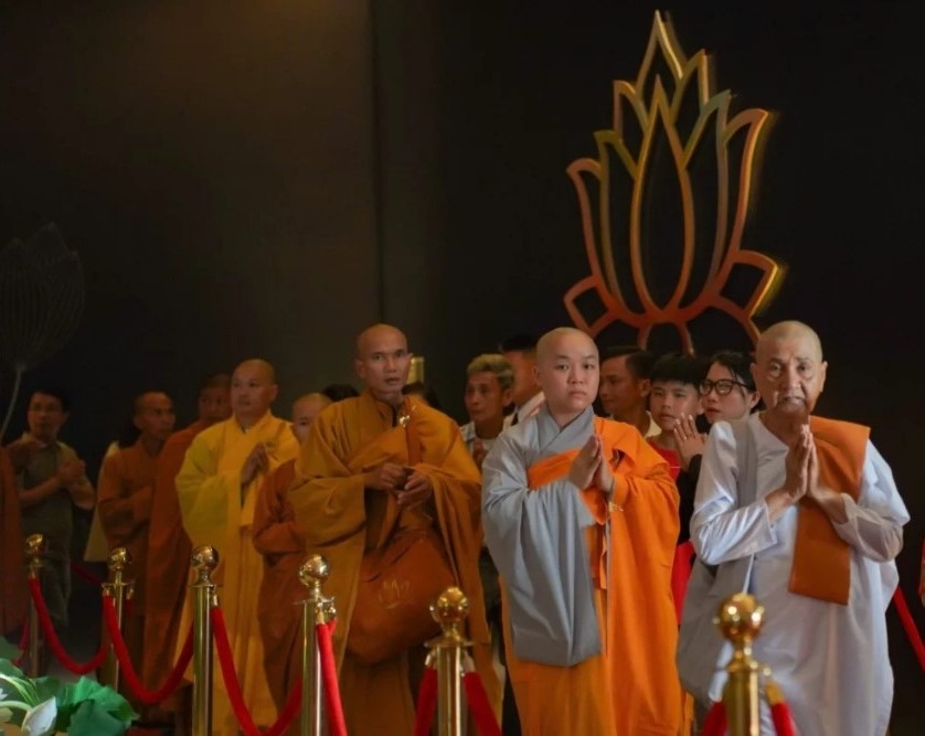 Lần đầu tiên tăng ni, phật tử và người dân có cơ hội được chiêm bái xá lợi Phật tại Việt Nam