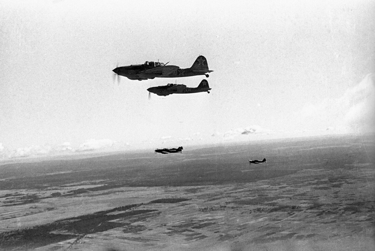 Cường kích Il-2 của Liên Xô trong Chiến dịch Bagration. Ảnh: Sputnik