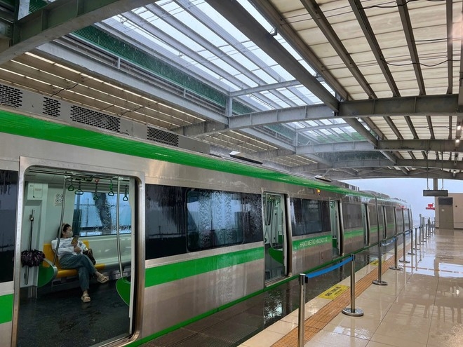 Sự cố nước mưa tràn xuống nhà ga Yên Nghĩa ngày 23/5.