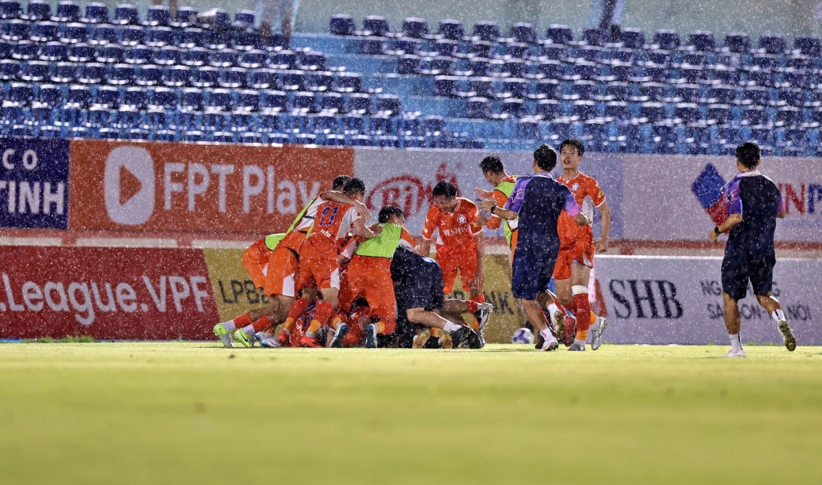 CLB Đà Nẵng giành được 3 điểm "cảm xúc" trước Bình Định ở vòng 22 V-League. (Ảnh: VPF)