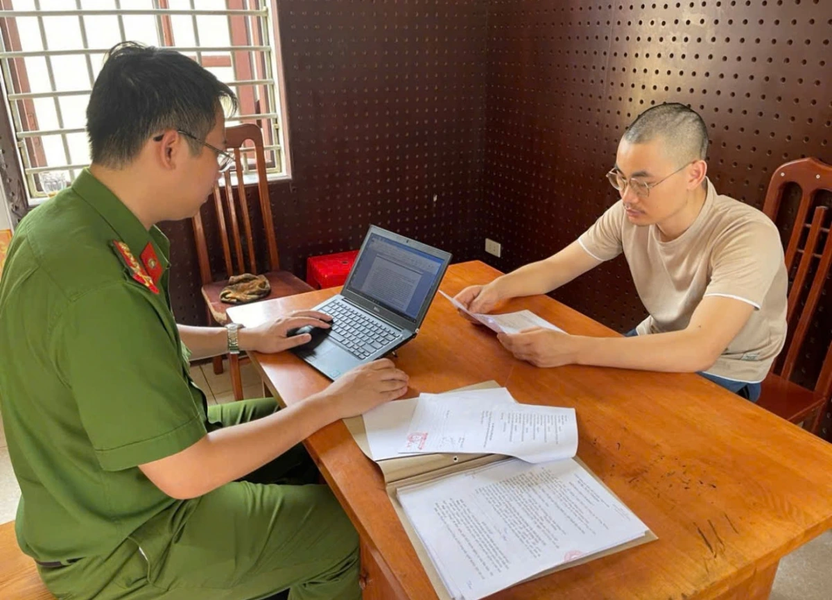 Cơ quan Cảnh sát điều tra lấy lời khai đối tượng Vũ Nho Thoại