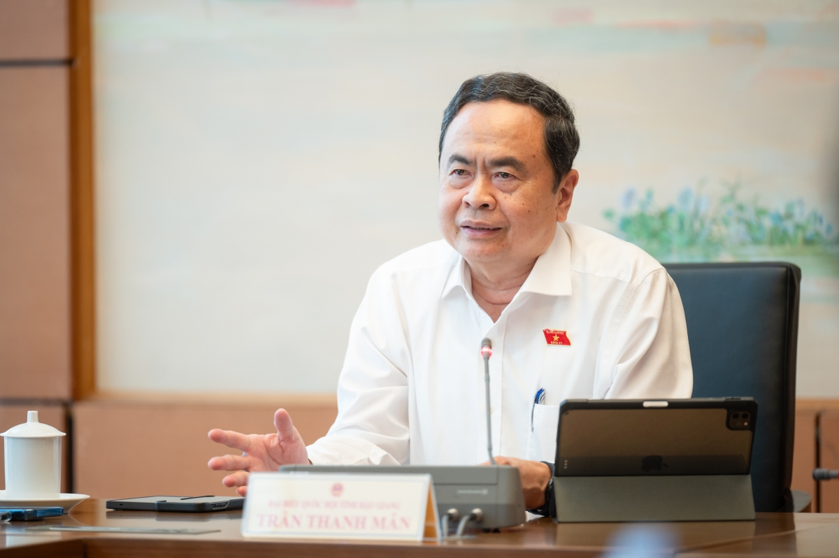 Chủ tịch Quốc hội Trần Thanh Mẫn cho rằng: “Ngồi duyệt dự án trong phòng máy lạnh thì không thực tế”. (Ảnh: Media Quốc hội)