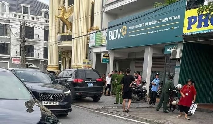 Hiện trường xảy ra vụ cướp ngân hàng