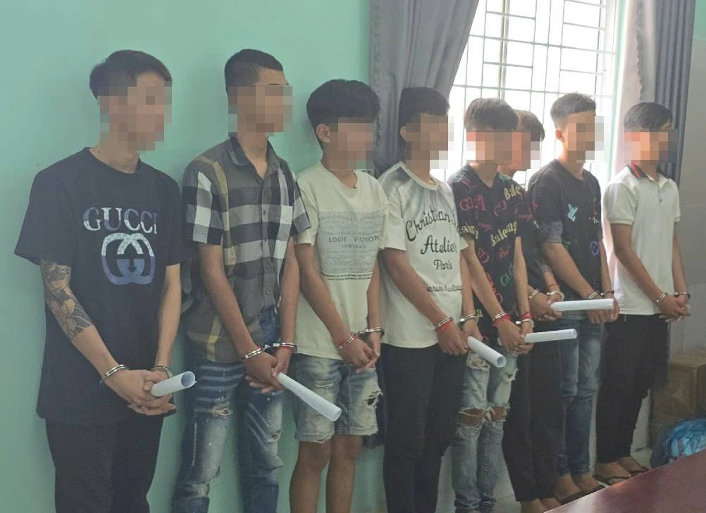 Các đối tượng bị khởi tố bắt tạm giam thời gian bỏ trốn đi nhiều nơi.