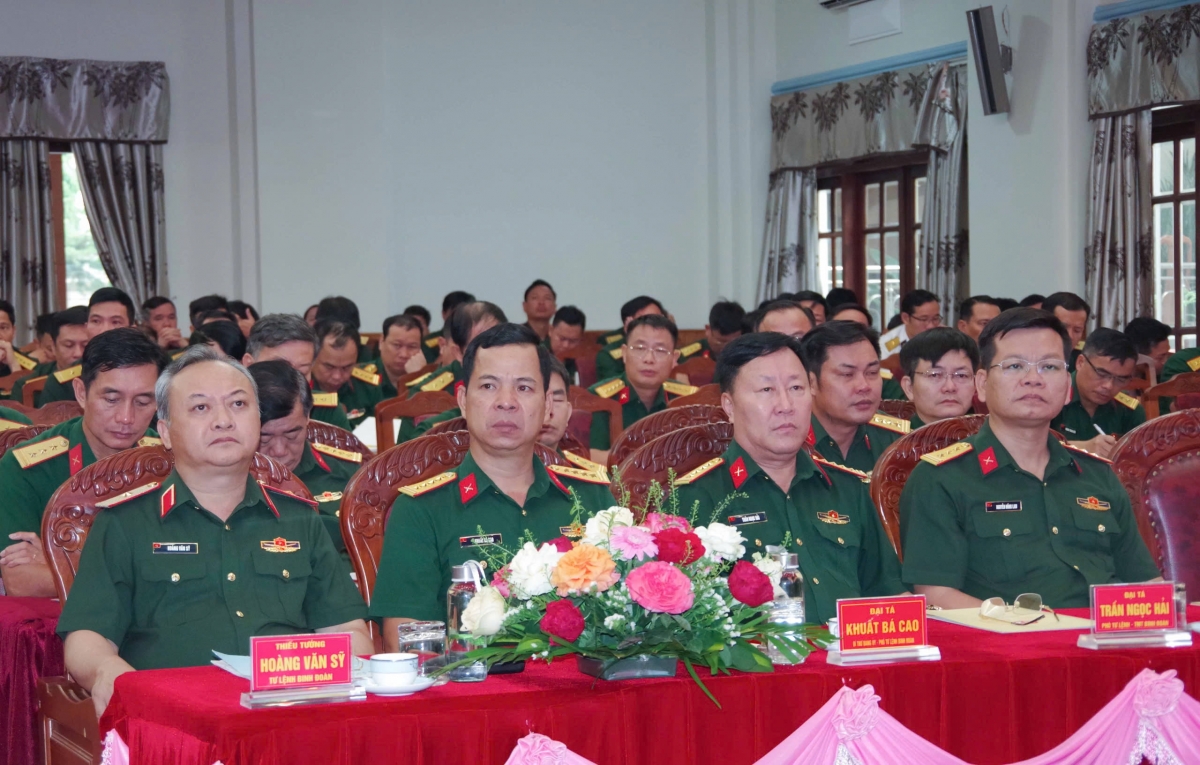 Lãnh đạo một số đơn vị của Bộ Quốc phòng cũng gặp gỡ học viên và dự buổi khai mạc lớp tập huấn.
(Ảnh: Nguyễn Thảo)