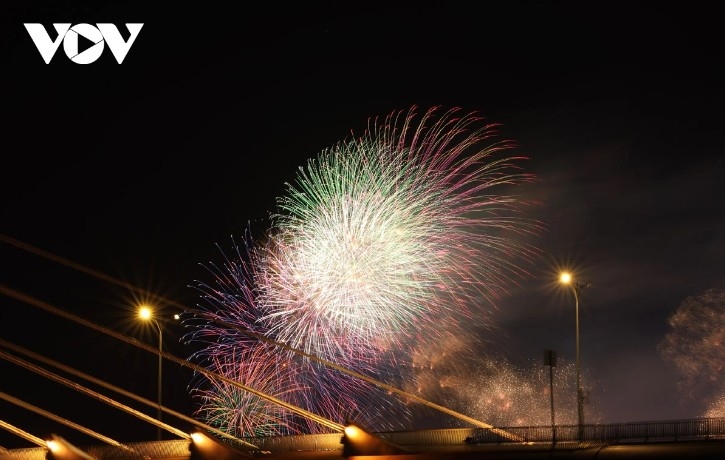 ·  Colorful fireworks brighten Ho Chi Minh City's night sky