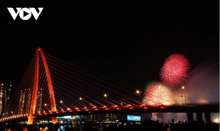Fireworks viewed from Ba Son Bridge