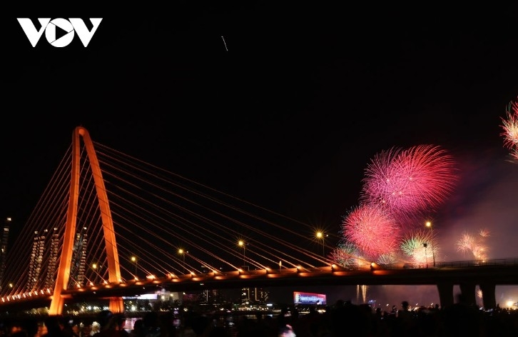 Low-altitude fireworks launched at 28 other sites, each with 90 racks and one pyrotechnic setup