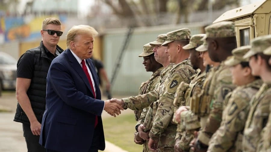Tổng thống Trump từng rất muốn tổ chức diễu binh hoành tráng ở Mỹ (Ảnh: Reuters)