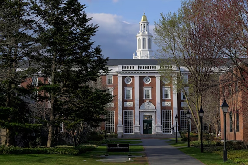 Khuôn viên Trường Kinh doanh thuộc Đại học Harvard ở Cambridge, bang Massachusetts, Mỹ, ngày 15/4/2025. Ảnh: Reuters