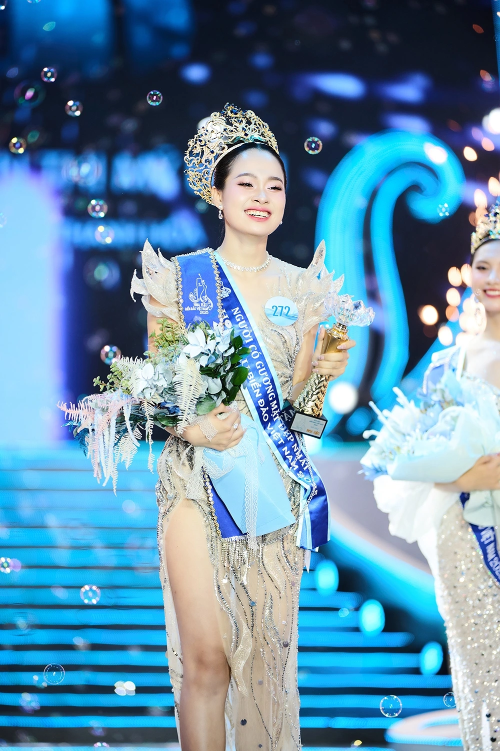 Nguyễn Thị Mỹ Linh (Thanh Hóa) xuất sắc vượt qua các ứng viên khác để giành ngôi vị Hoa hậu Biển đảo Việt Nam 2025