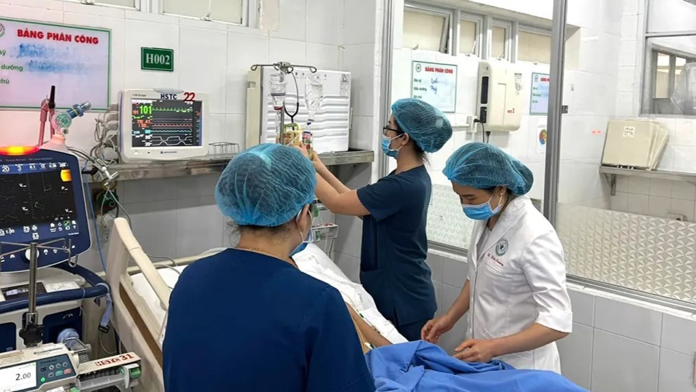 Cấp cứu các trường hợp đuối nước tại Đồng Nai (Ảnh: Bích Nhàn)